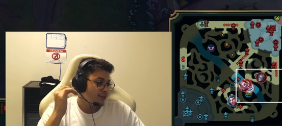 Nagas ao vivo revisando gameplay durante uma mentoria